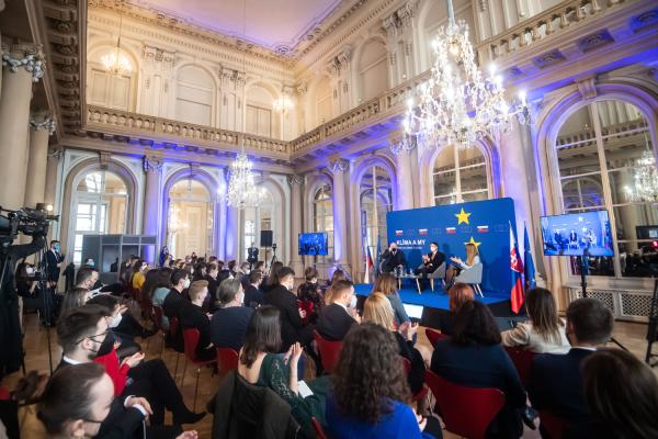Frans Timmermans na diskusii Klíma a my: Mladí za zelenú Európu
